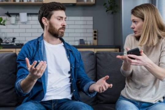 恋爱中的“备胎”现象：9个迹象及其原因解析