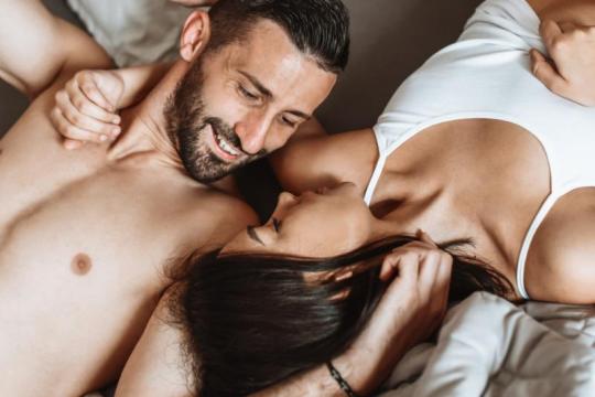 专家推荐：9种姿势助你加深情感亲密