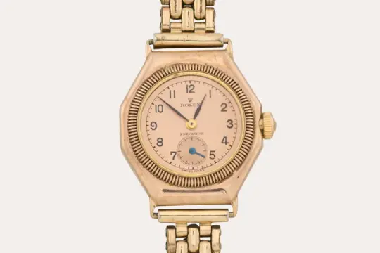 首位成功横渡英吉利海峡的英国女性佩戴的劳力士手表拍出173万美元高价