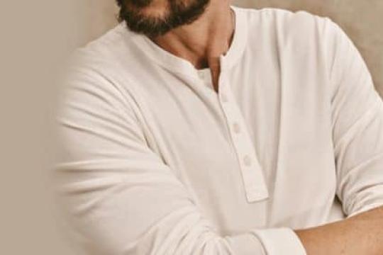 亨利衫的三种穿搭方式