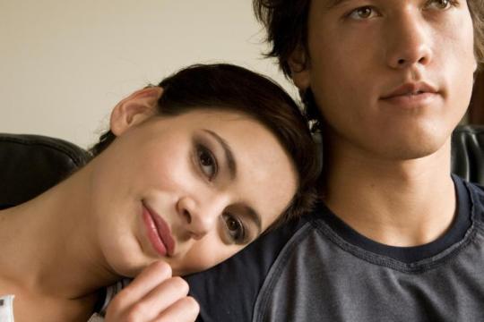 如何克服与经验丰富伴侣相处时的性自卑感