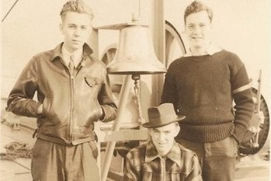 年轻男士穿搭全攻略：既利落又休闲的风格指南