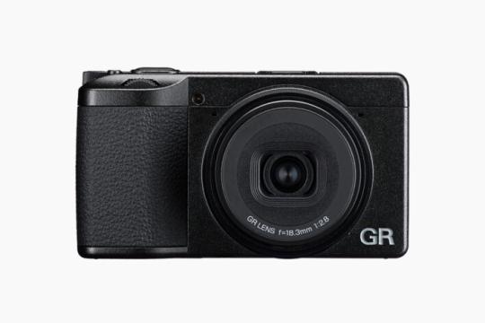 理光期待已久的GR IV将街头摄影经典带入2025年