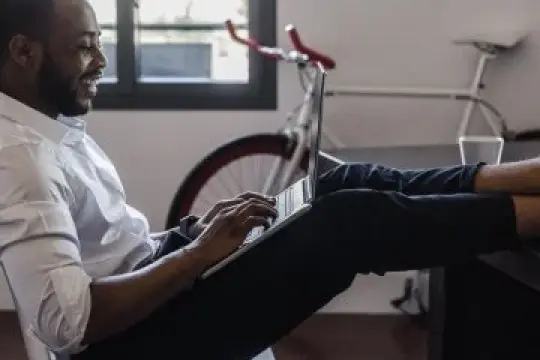 如何为矮个子男士穿搭，展现最佳形象