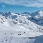 计划去蒂涅滑雪？了解这个热门滑雪胜地的优缺点