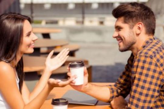 当有人告诉你喜欢你时该说什么：20句回应话语