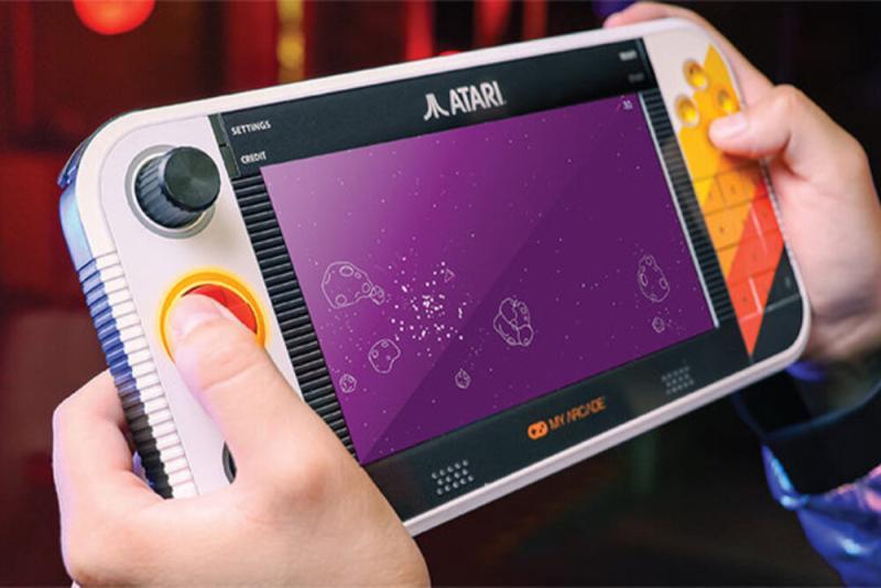 Atari Gamestation Go Handheld 1