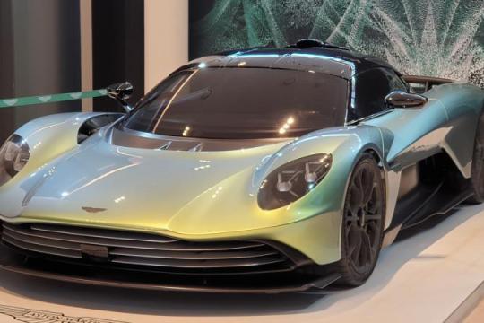 犹他州警方拦截阿斯顿·马丁Valhalla原型车，因高速公路鲁莽驾驶