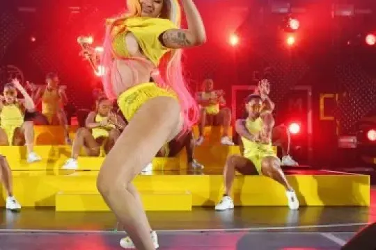 用这份激情四溢的性爱歌单，提升你的卧室时光