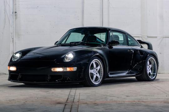 这辆1998年RUF CTR 2 Sport是四台全轮驱动版之一，拍卖估价高达350万美元