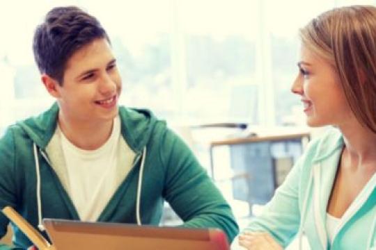 如何接近女生：10个最佳方法