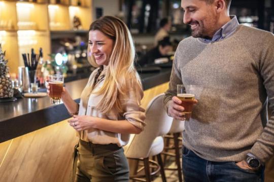 觉得她很迷人？教你如何像绅士一样优雅搭讪