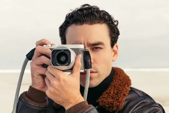 徕卡与Hodinkee联手推出经典潜水表灵感限量版相机