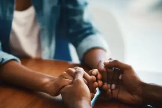 童年遭受虐待的幸存者如何建立健康的成年关系