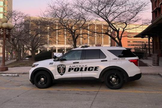 警车为何比普通民用车更快？揭秘警车的性能秘密