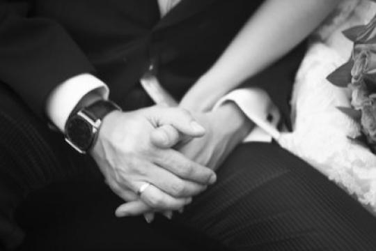 如何挑选完美的男士结婚戒指