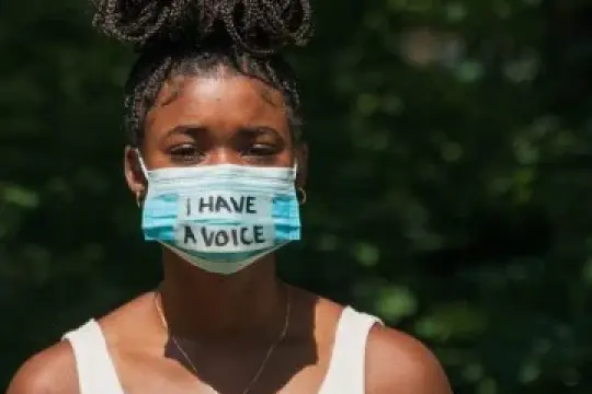 爱情历来是政治的战场，2020年生存成为首要任务