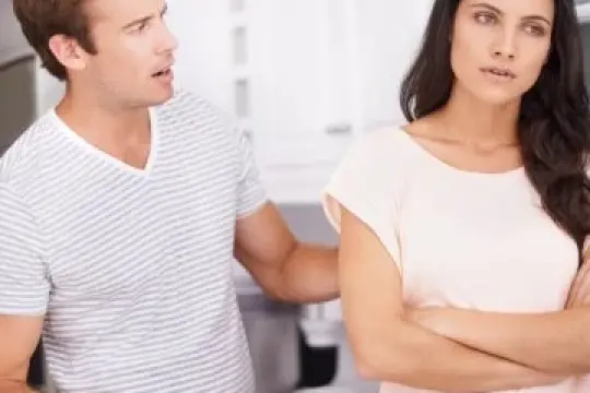 如何识别和应对操控型伴侣：你需要注意的迹象