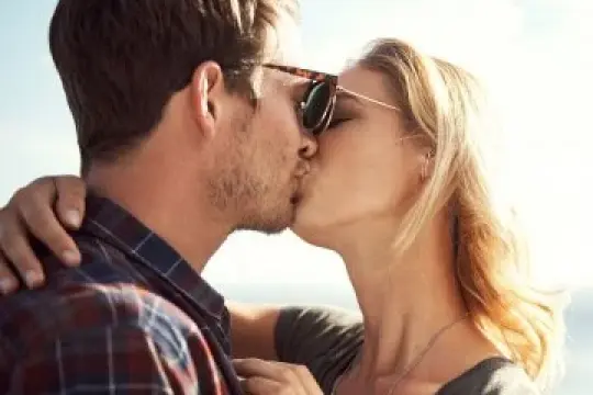 初吻必备的10个小贴士，助你克服紧张不尴尬