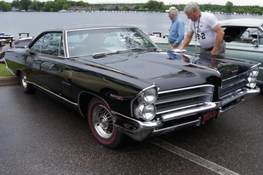 庞蒂克1965年Catalina 2+2证明全尺寸车同样能拥有强劲速度