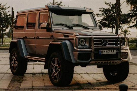 奔驰G级：从坚韧越野车到身份象征的传奇之路