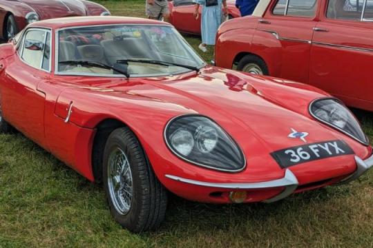 1965年Marcos 1800 GT：轻量化设计让人惊艳的英国跑车
