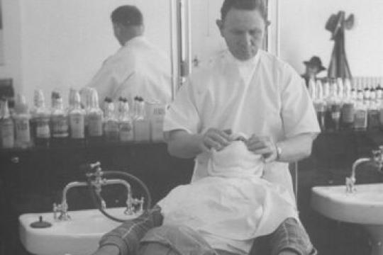 如何在家自制理发店热毛巾