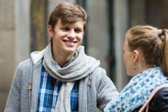 9个实用的冷场搭讪技巧，助你轻松约会