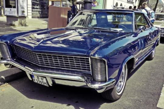 1965款别克Riviera GS：豪华与肌肉车的完美结合，7秒破百的经典之作