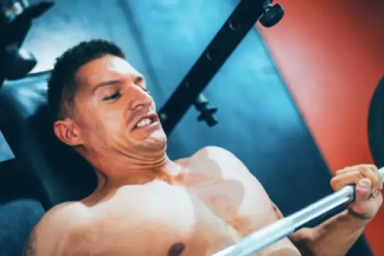 无助力者时卧推的四大安全守则