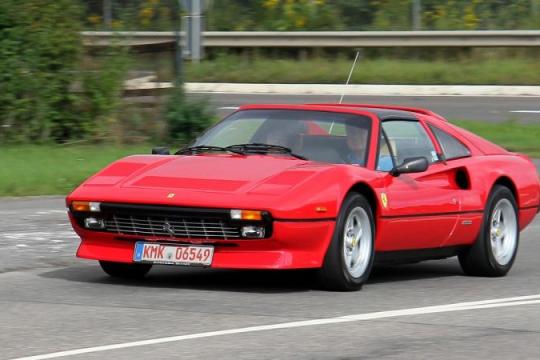 法拉利308：成为纯粹模拟驾驶梦想的传奇之作