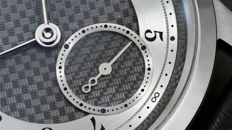 Infinity Pure表盘雕花特写