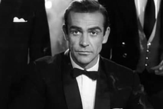 男士黑领结礼服指南：如何正确穿着燕尾服