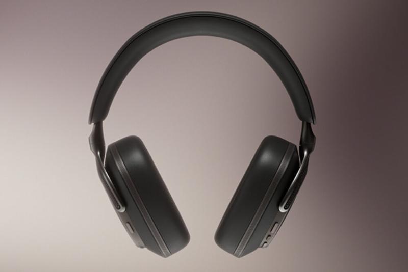 Bowers Wilkins PX8 S2 1