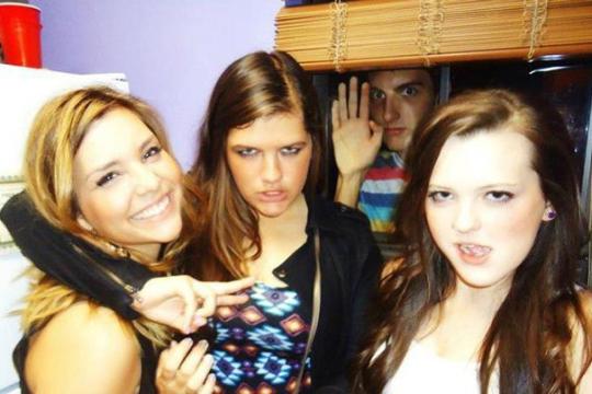 如何避免让人觉得怪异：8个实用技巧助你成为魅力达人