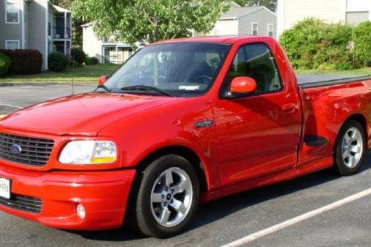 福特推出Lightning SVT皮卡及其现今市场价格解析