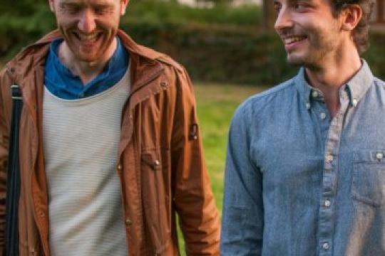 直男困惑：如何礼貌地告诉我的同性恋朋友我没有兴趣？