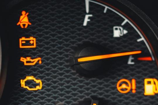 维修中心重置警告灯后称问题已解决，但第二天警告灯又亮了