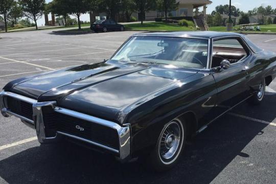 1968款福特Torino GT与庞蒂克Grand Prix：风格与性能的巅峰对决