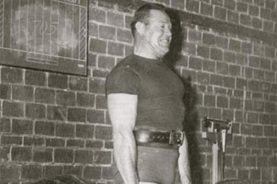 杠铃训练为何优于健身器械