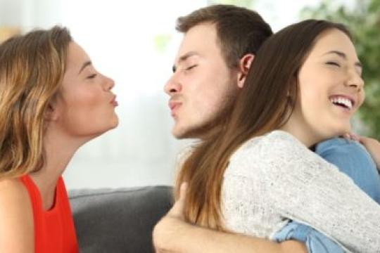 他是花花公子吗？40个可能的迹象需警惕