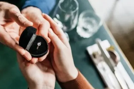 独特订婚戒指创意，与你的爱情故事同样特别