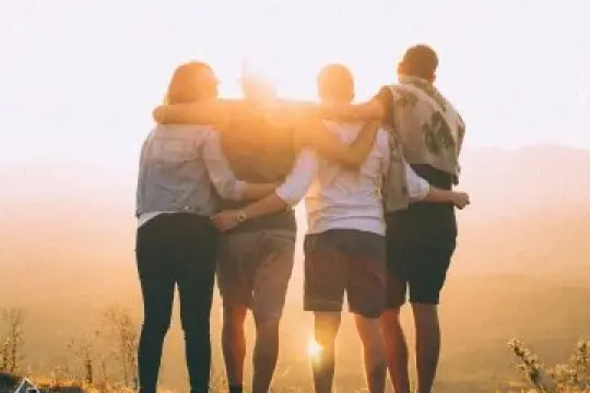 如果她不喜欢你的朋友，该如何应对