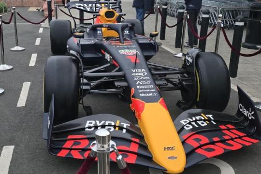 红牛、法拉利与梅赛德斯如何打造现代F1王朝