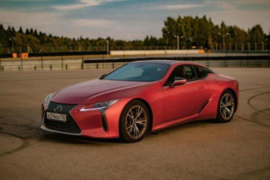 雷克萨斯LFA为何如同音乐厅中逃出的交响乐