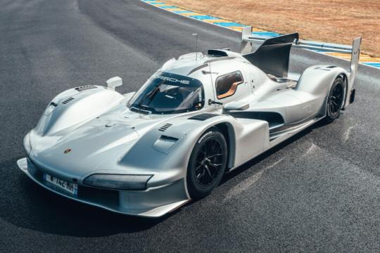 保时捷为传奇车手罗杰·彭斯克打造终极感谢礼物：街道合法版963超级跑车