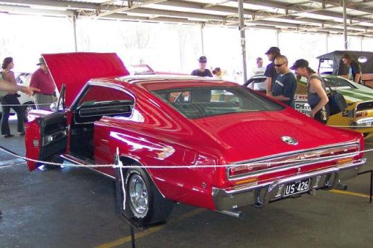 道奇Charger的快背设计让它瞬间脱颖而出