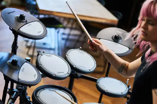 这款全新电鼓套装让你几乎无声演奏