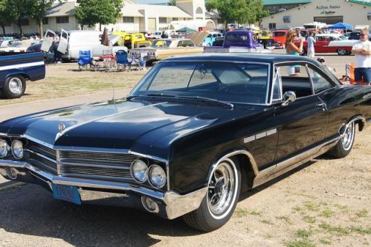 别克1965款LeSabre：全尺寸车中实现8秒内破百的惊人速度