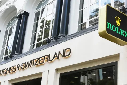 Watches of Switzerland凭借美国富裕消费者创下24亿美元收入新高